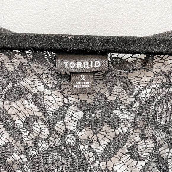 Torrid Black Ruched Top Lace Mid Dress - Picture 5 of 5